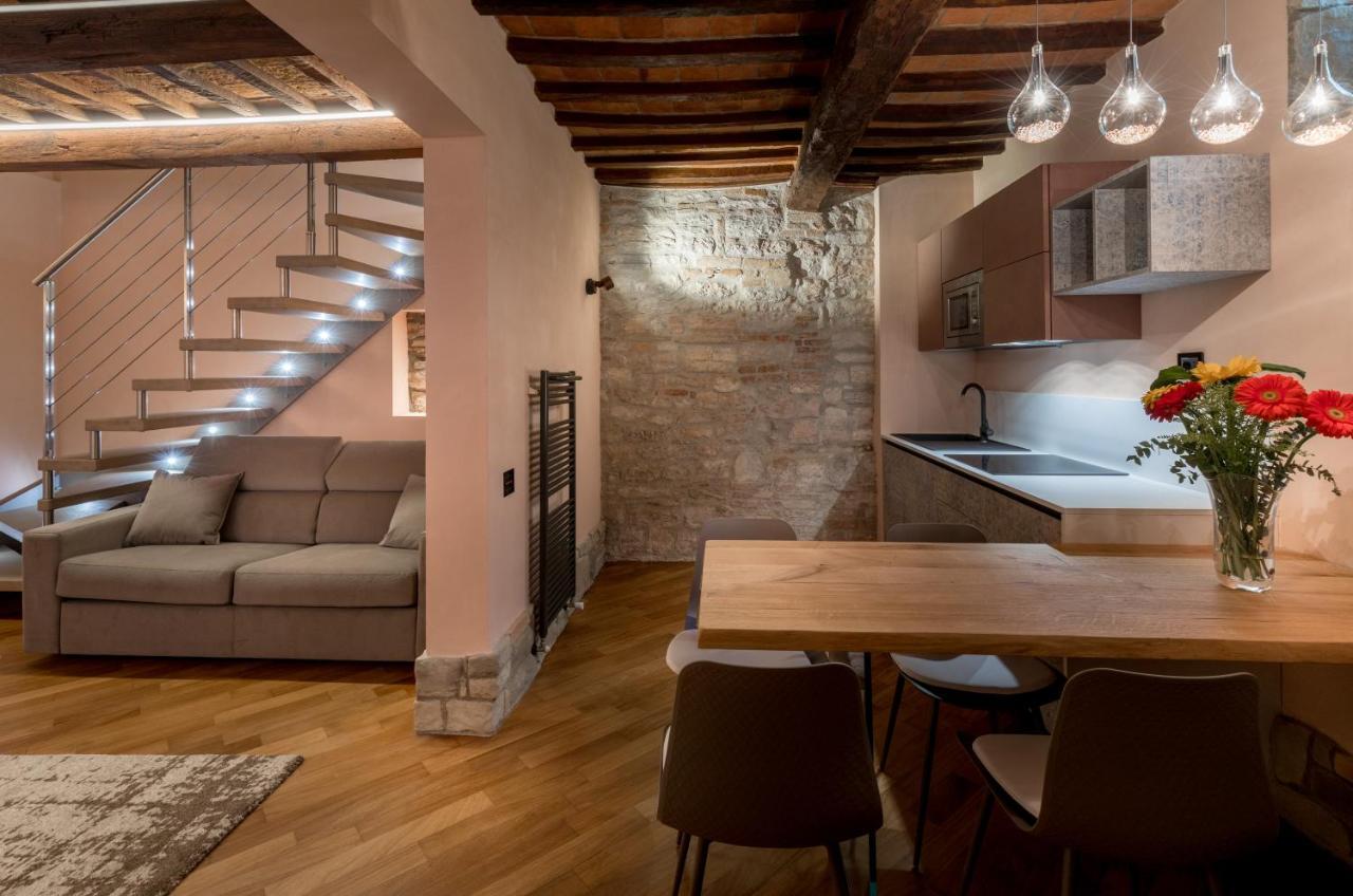 B&B Luxury Apartment Suite Gubbio 2 Camere E Divano Letto Exterior foto